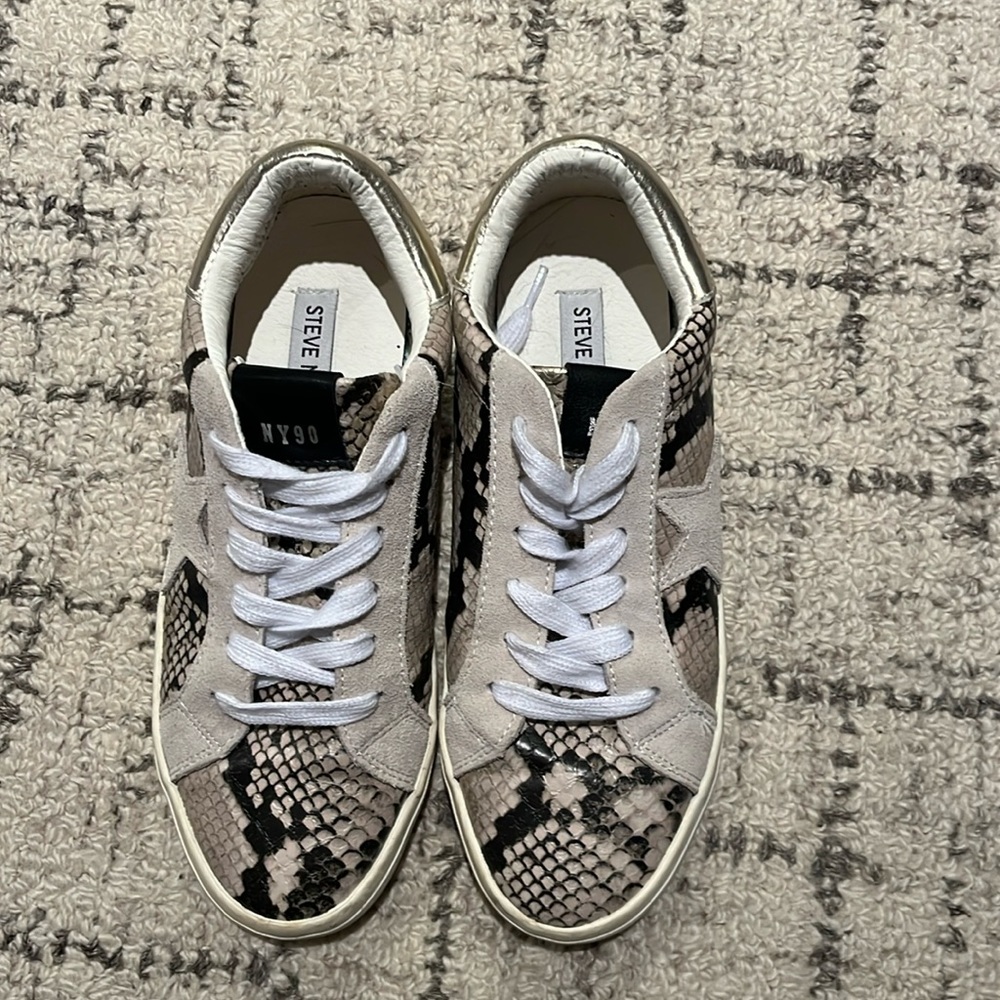 EUC Steve Madden Womens Sneakers Sz 8 M Starling Stars Snake Print Suede Leather